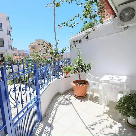 Flower ゲストハウス 3*