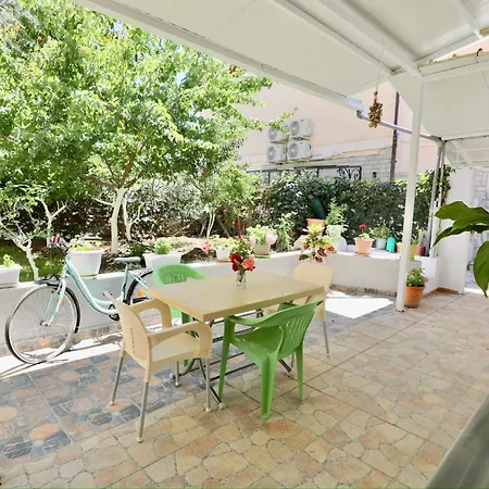 Flower Pensión Sarandë