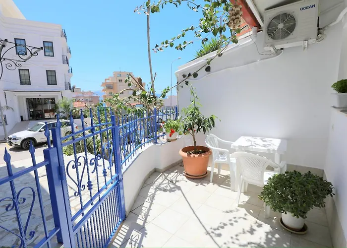 Flower ゲストハウス 3*