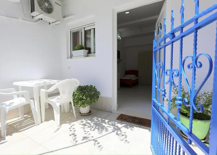 ゲストハウス Flower 3*