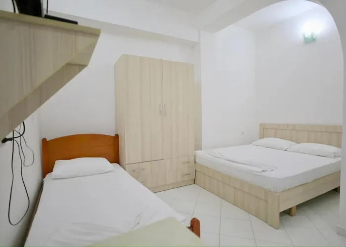 Flower ゲストハウス 3*