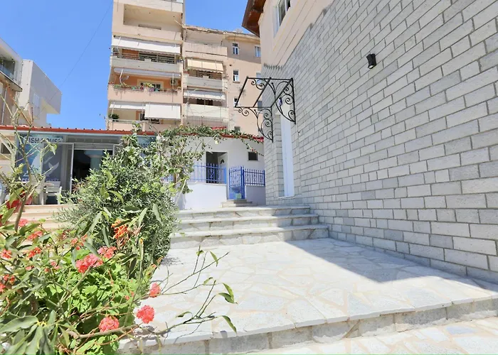 ゲストハウス Flower 3*