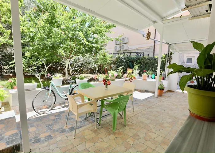 Flower ゲストハウス Sarandë